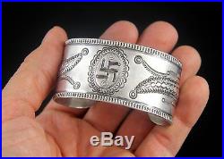 EARLY 1900s NAVAJO COIN SILVER FINE HAND STAMP & REPOUSSE WHIRLING LOG BRACELET